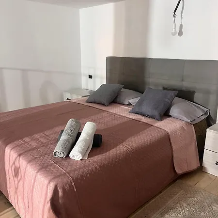 Aurora Casa Vacanza 伊格莱西亚斯